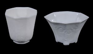 An octagonal Dehua wine cup,   Qing Dynasty, early 18th century,  the foot moulded with a zig-zag