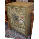 A painted wood cabinet in Chinese style, 20th century 69cm wide