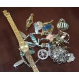 A quantity of assorted jewellery to include a rotary wristwatch, brooch, rings, necklace etc
