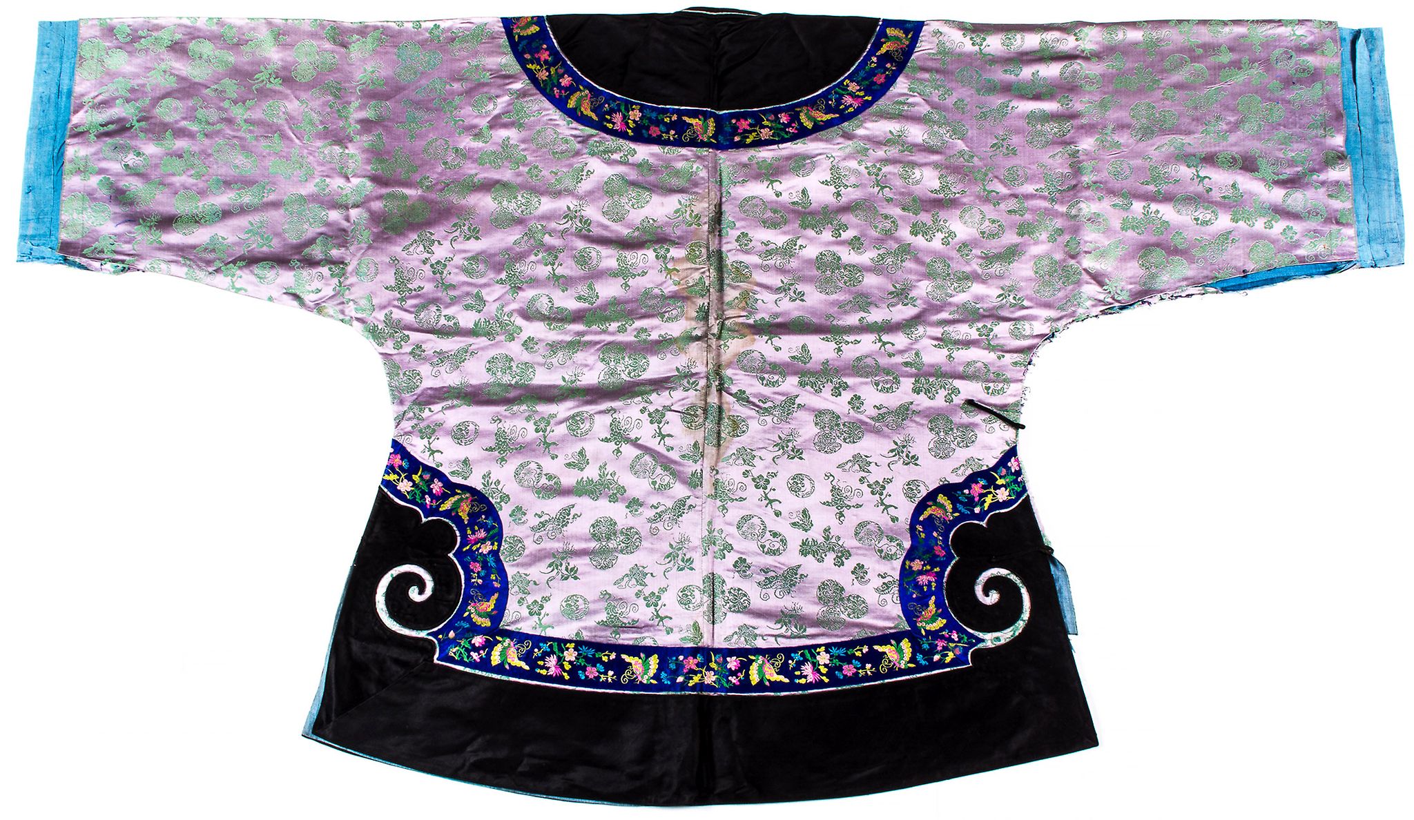 A Han Chinese woman s side opening informal coat,  ao  , late Qing dynasty  , the lilac damask - Image 2 of 2