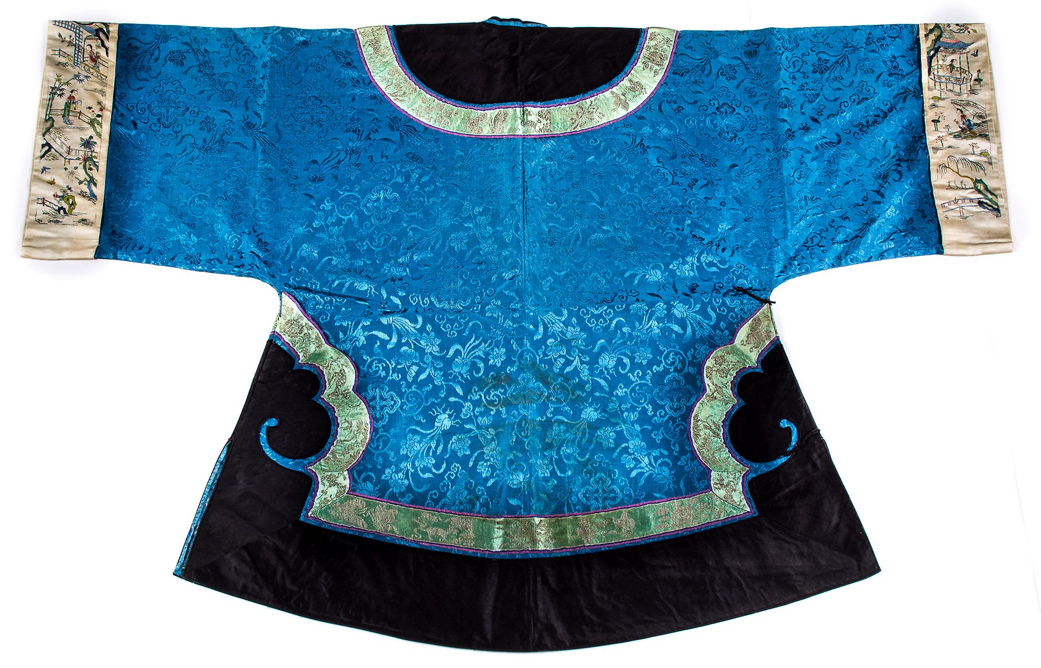 A Han Chinese woman s informal coat,  ao  , late Qing  , the blue coloured damask finely woven with - Image 2 of 2