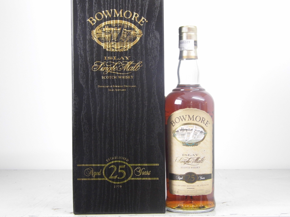 Bowmore 25yr Old70cl 43% Vol1 bt Original Presentation Case - Image 2 of 2