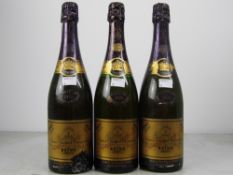 Champagne Veuve Clicquot Vintage 1970 3 bts
NB 3 bts Veuve clicquot 1970 2 bts dark colour