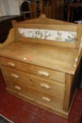 A Victorian pine wash stand with tiled splash back. 102cm wide x 51cm deep x 117cm high.