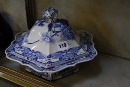 A 19th Century Masons tureen and cover, Asiatic Pheasant pattern, hexagonal shaped