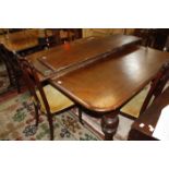 Victorian mahogany extending dining table, with 4 leaves (and some loose parts)