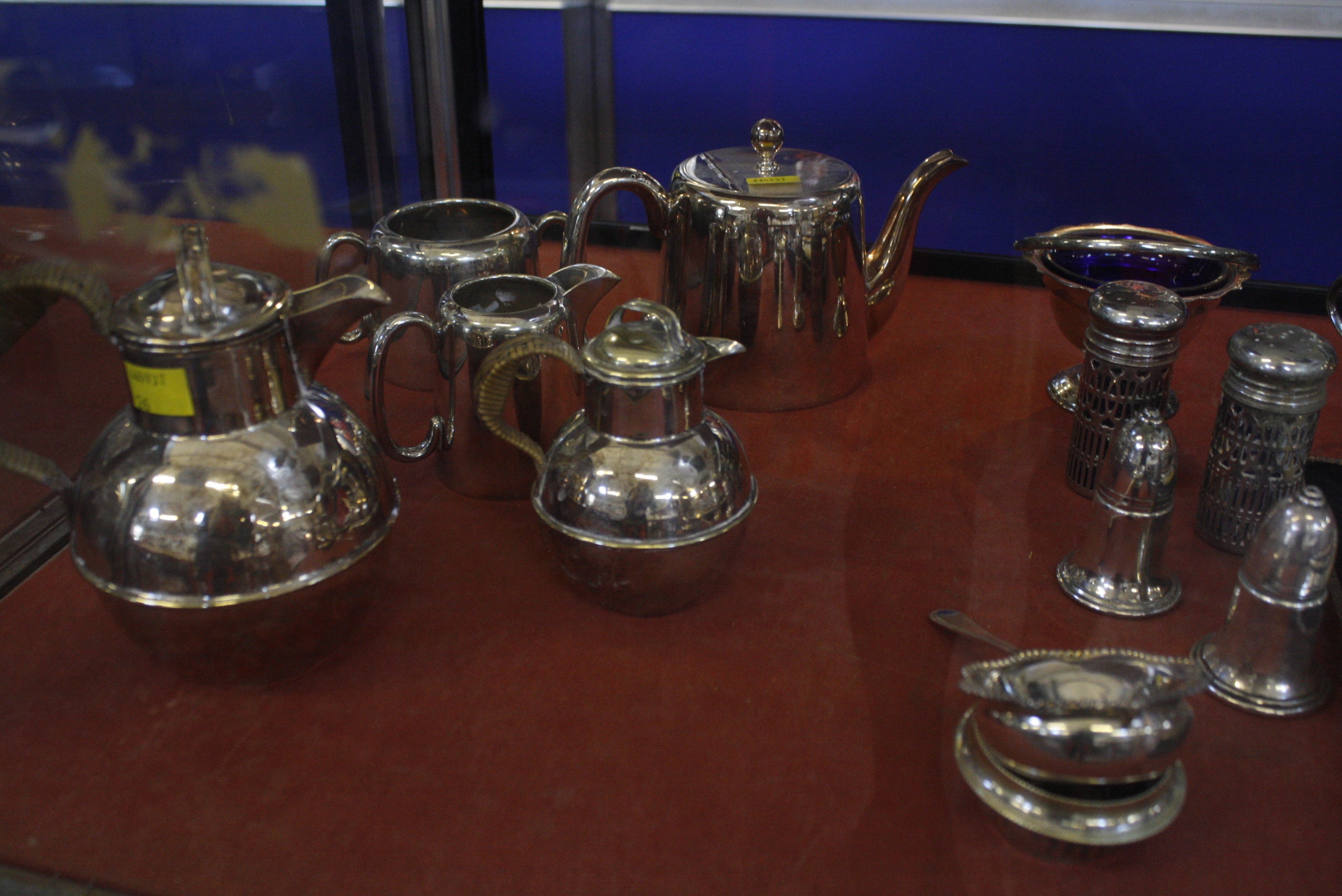 A quantity of plated ware to include a claret jug, a pair candlesticks, fish servers etc - Image 2 of 2