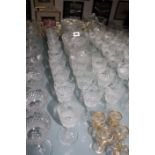 A quantity of assorted glassware (qty)