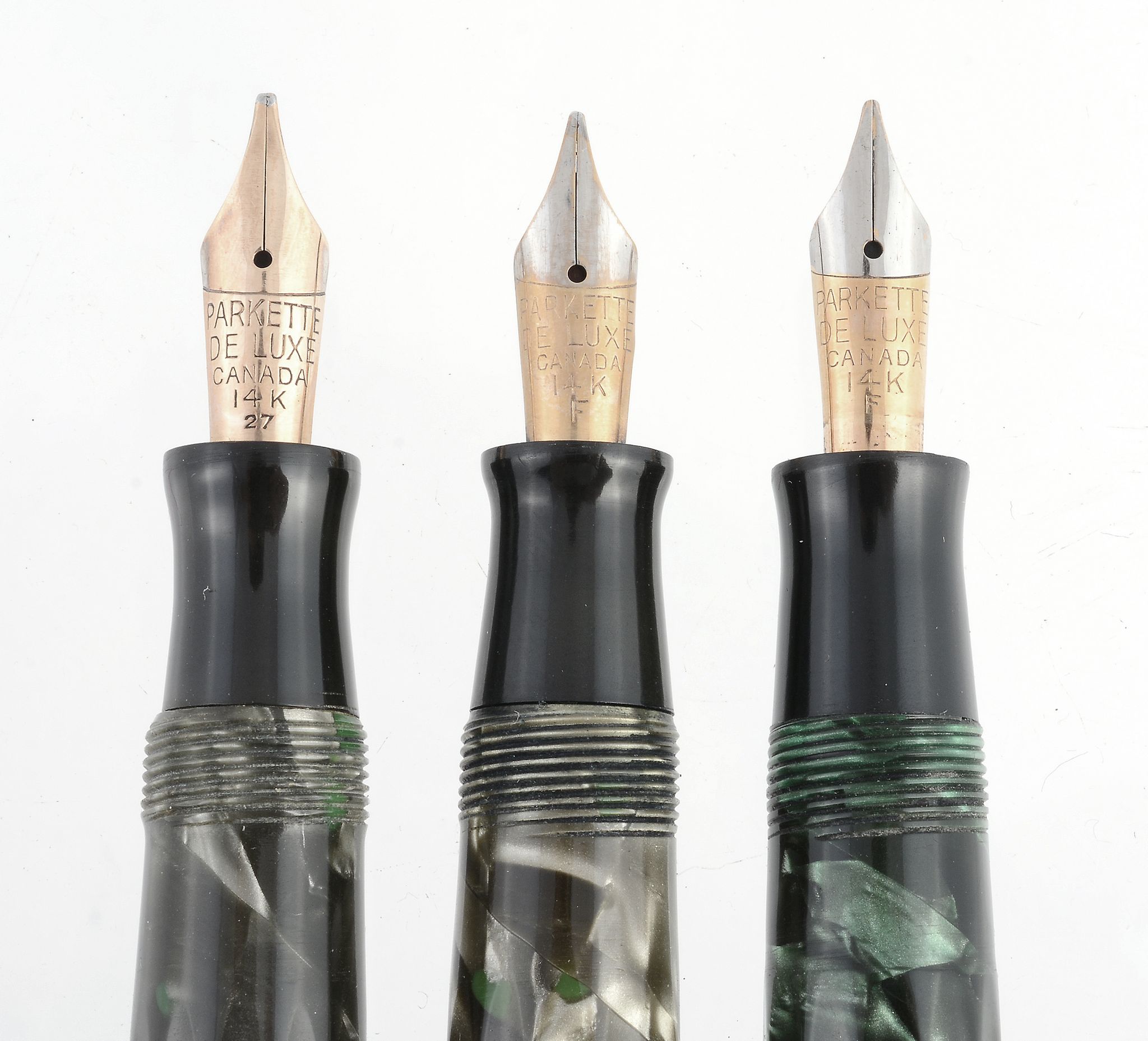 Parkette, De Luxe, green marbled fountain pen, nib stamped 14K and F  Parkette, De Luxe, green - Image 2 of 2