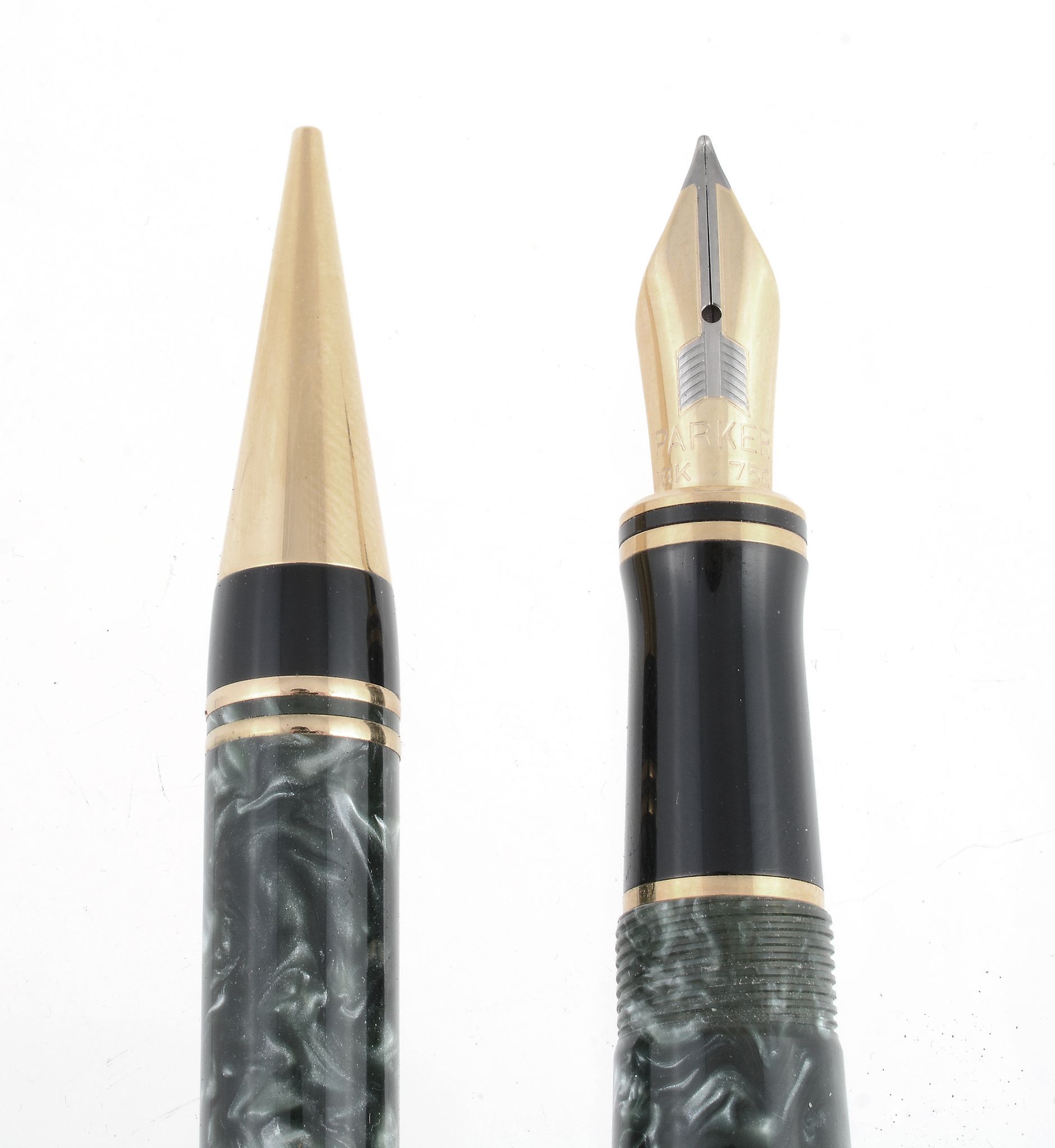 Parker, International fountain pen, with green marble cap and barrel  Parker, International fountain - Image 2 of 2