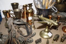 A quantity of collectable items to include EPNS, flatware, copperware, silver, horse brasses,