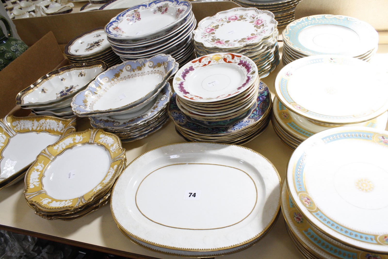 Assorted decorative plates to include Copeland and Garrett dinner plates and bowls, floral