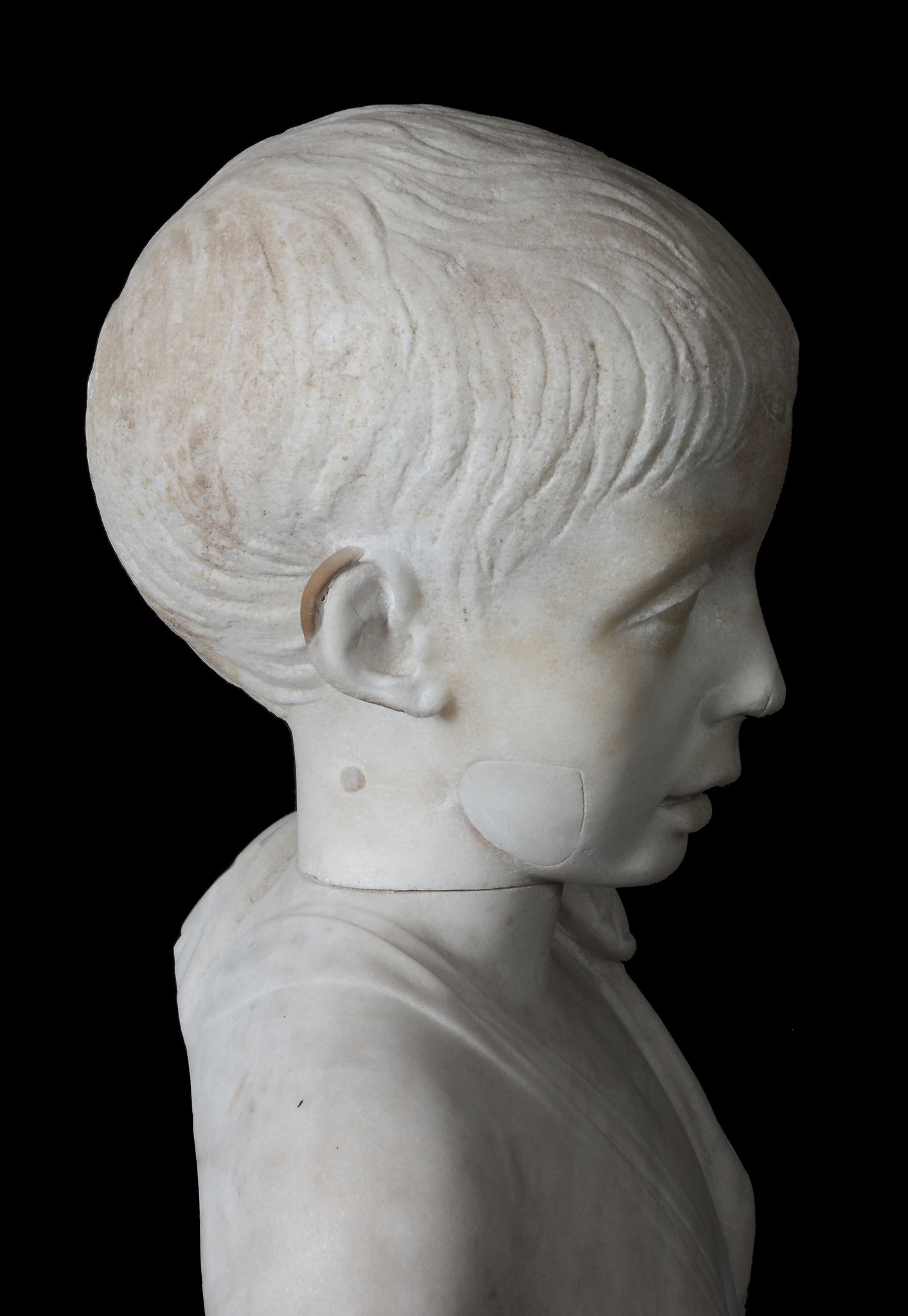 An Imperial Roman sculpted marble head of a young boy, circa 1st Century A.D - Image 5 of 6