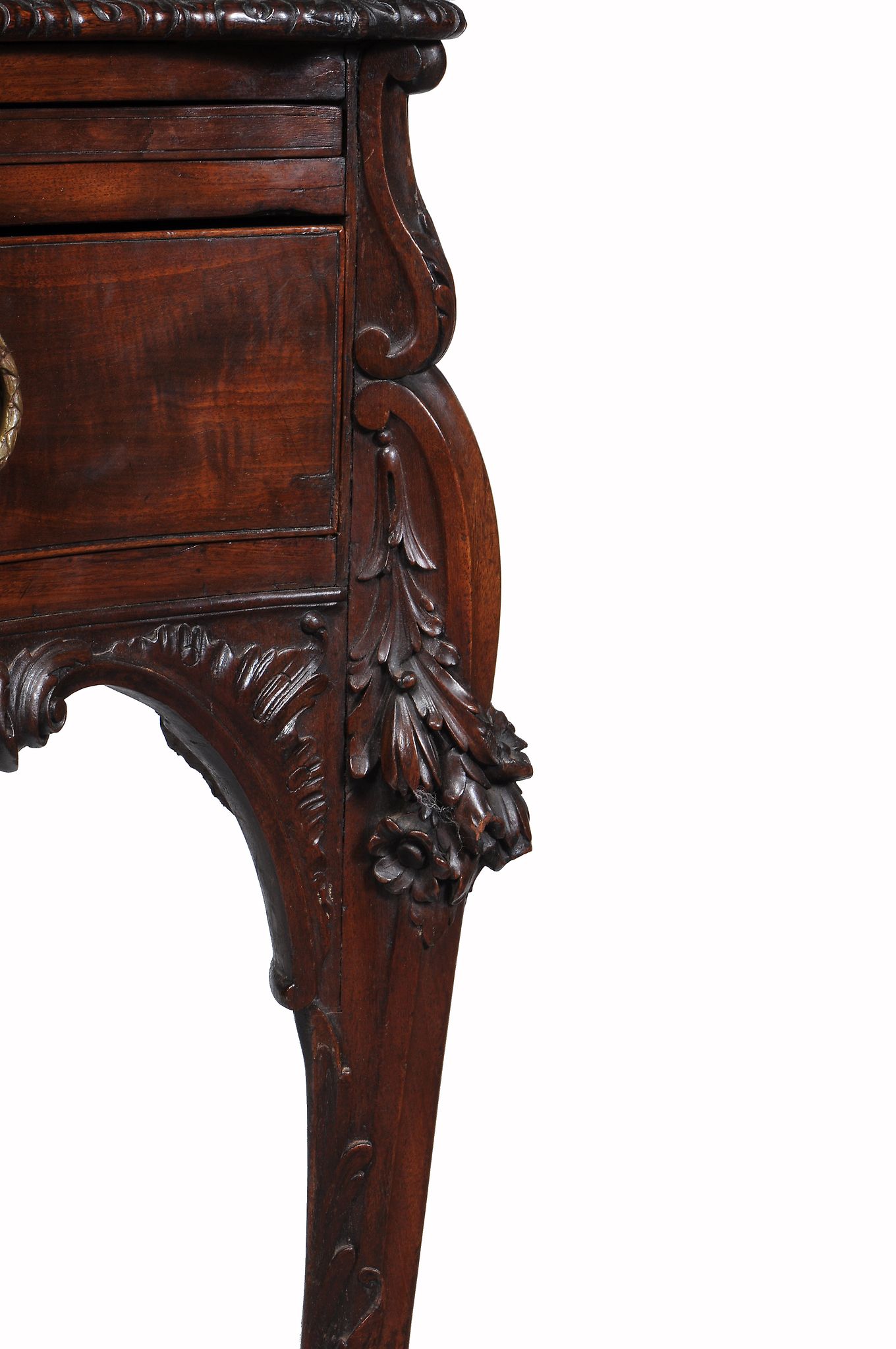 A George III mahogany side table, circa 1770, the serpentine shaped top with decorative leaf - Image 3 of 3