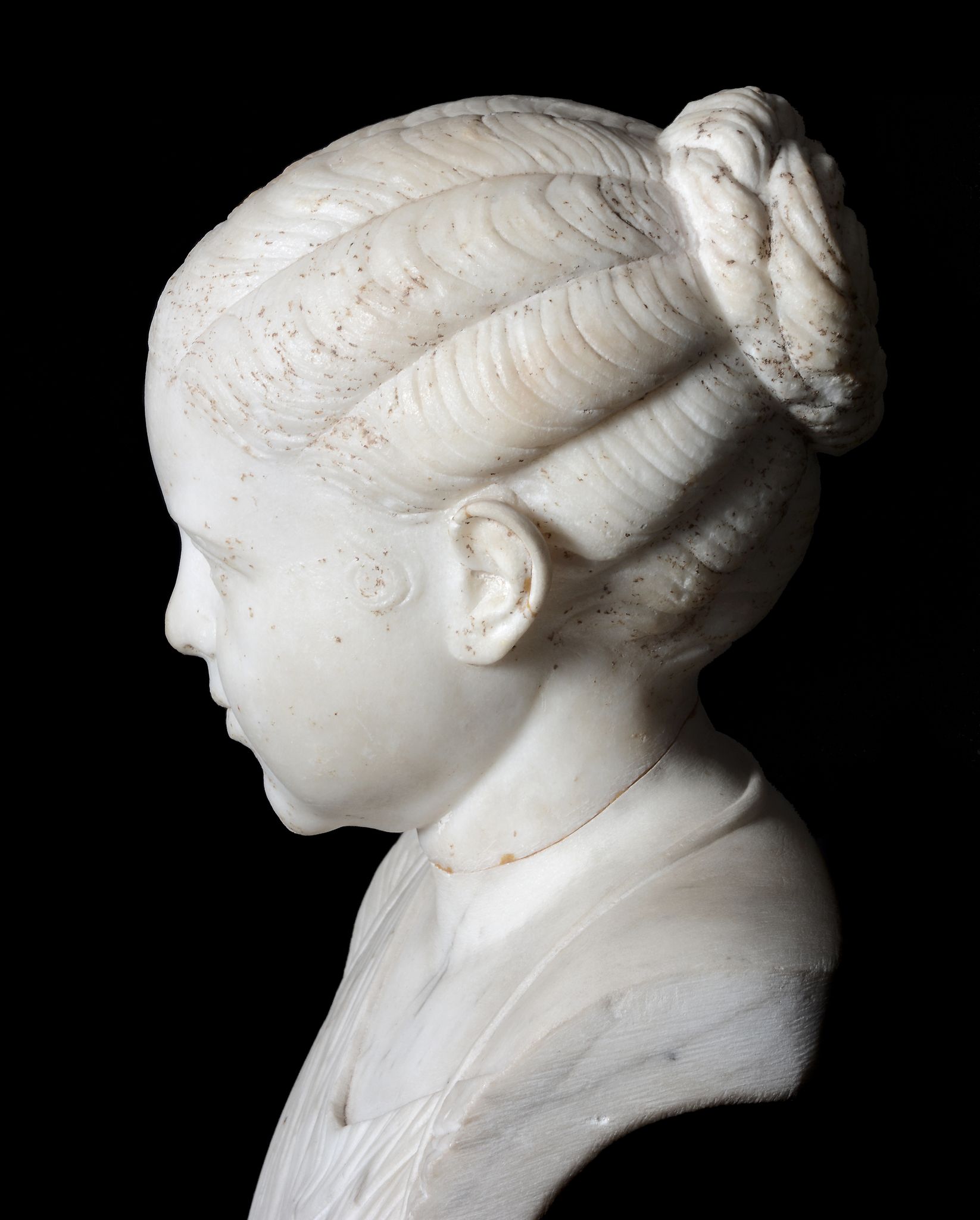 An Imperial Roman sculpted marble head of a girl, 1st - early 2nd Century A.D - Image 4 of 6