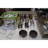 A mixed collection of silver plate, to include kings pattern flatware, salt and pepper shakers,