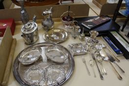 A quantity of silverplate to include flatware, trays, egg cups etc (qty)