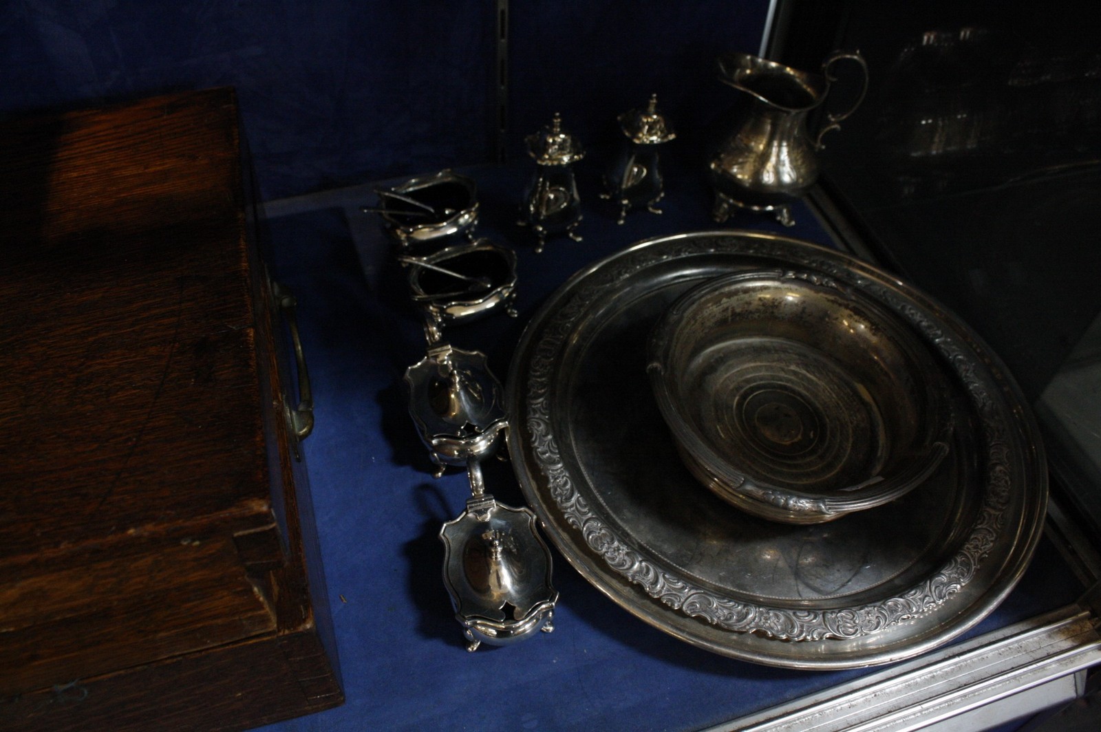 A quantity of silver plate to include an Elkington & Co. oak canteen (AF), silver plated condiments, - Image 2 of 2