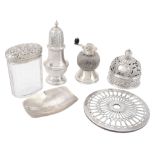 Six silver or silver mounted small items, comprising  Six silver or silver mounted small items,