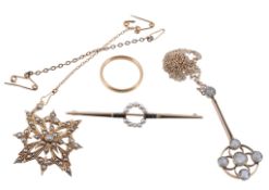 An aquamarine pendant, the pendant of quatrefoil design set with circular shaped aquamarines,