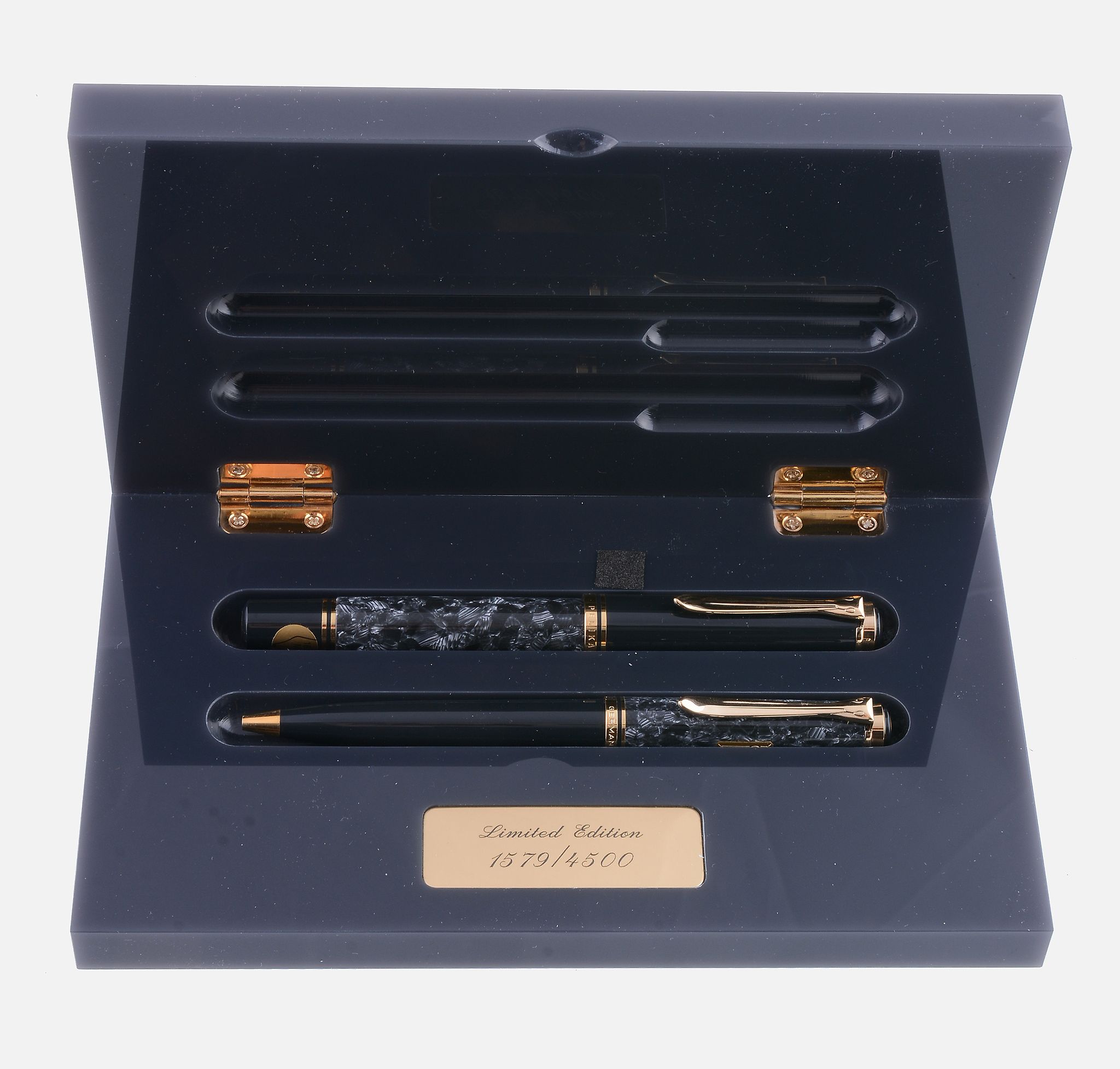 Pelikan, Wall Street, a limited edition fountain pen and ballpoint pen,   no.1579/4500, with a gray - Image 2 of 4