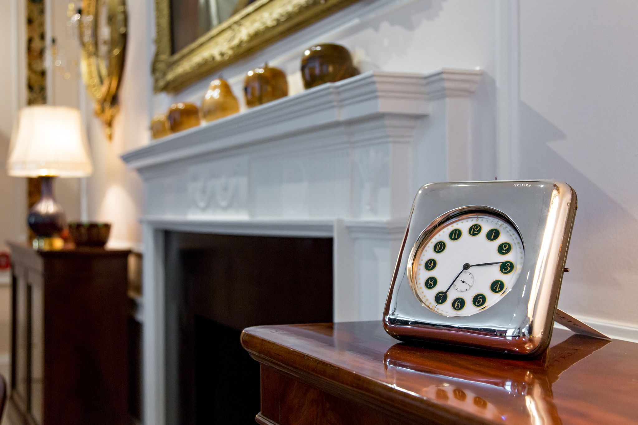 An Enamel Faced Travelling Clock in a Leather and Silver Case England circa 1908, in the form of - Image 4 of 4