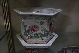 A Chinese famille rose jardiniere and stand, hexagonal shaped, 17cm high, a Japanese blue and