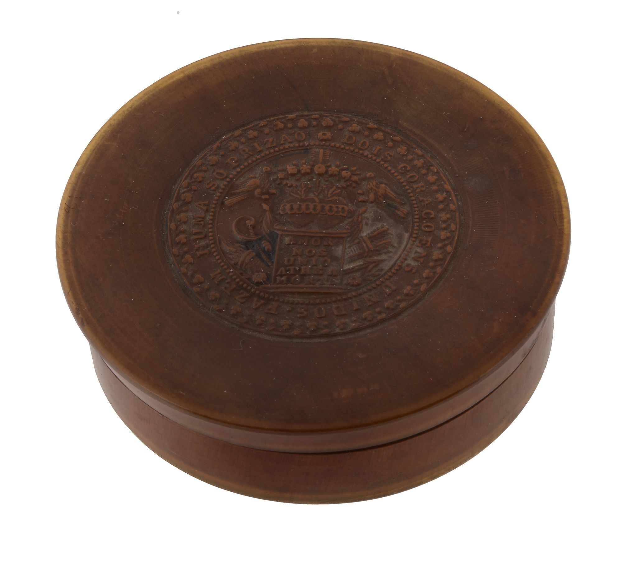 A Continental horn circular tobacco box or bonbonniere, early 19th century, the cover with pressed