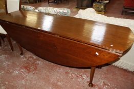 A Georgian style mahogany wake table on turned supports and pad feet.213cm. £80-120