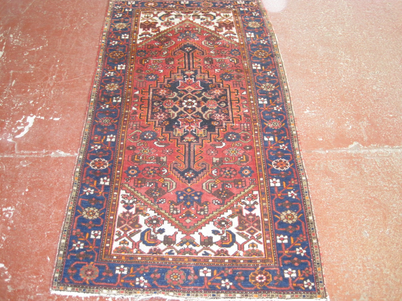 A Persian Brojerd rug 198 x 107cm £80-120