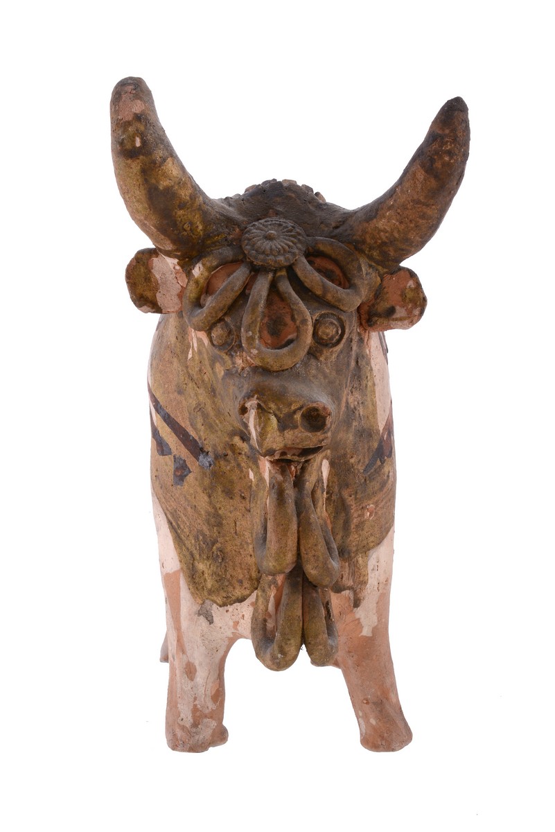 A Peruvian pottery model of a horned oxen £80-120 - Image 2 of 3