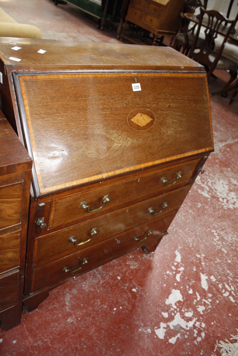 An Edwardian mahogany bureau satinwood banded. 76cm wide. £60-80