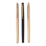 Caran D¬he, a gold colour fountain pen, engraved with vertical lines  Caran D¬he, a gold colour