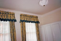 Two pairs of curtains, yellow ground with blue floral and lined decoration, lined and interlined,