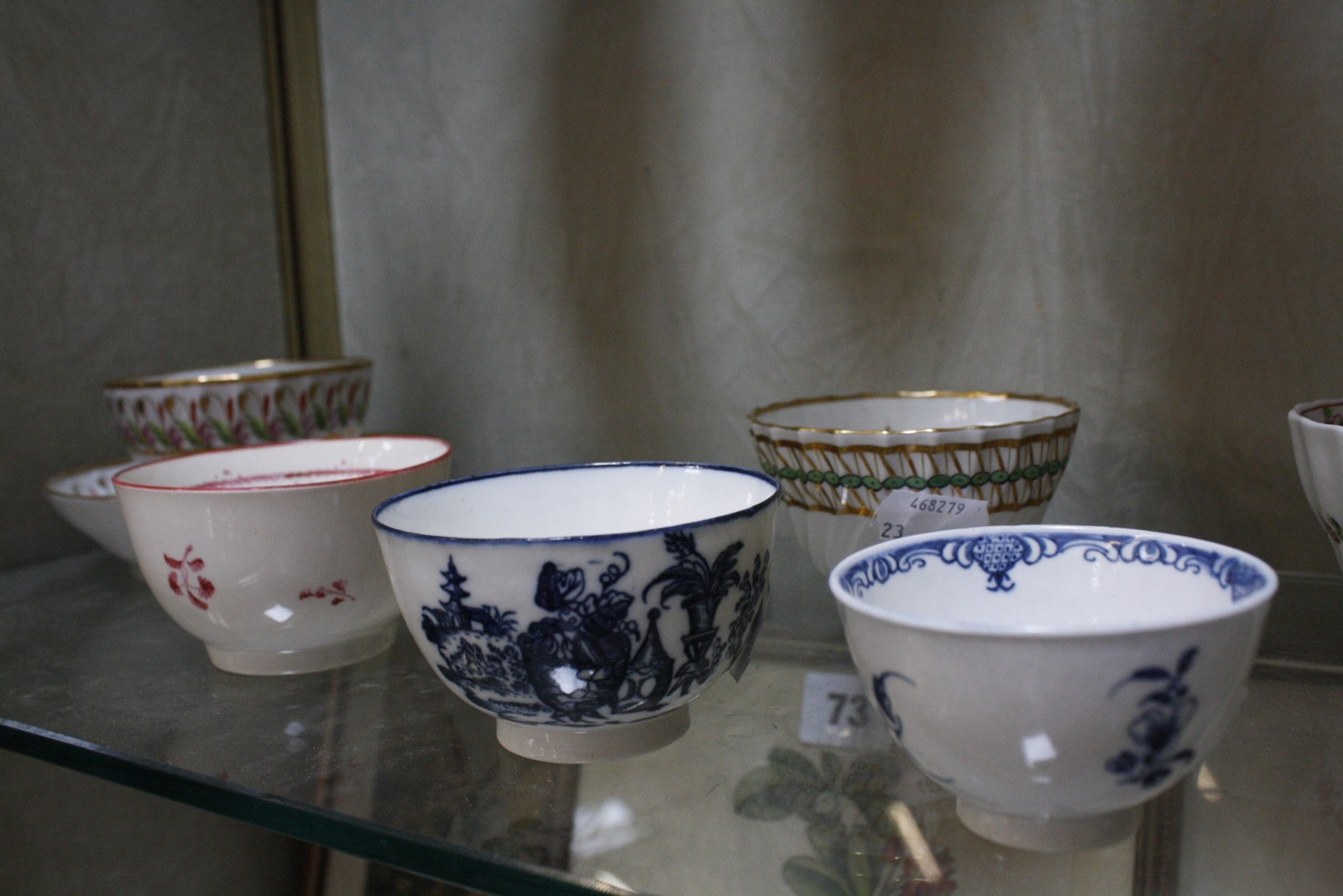 Twelve assorted tea bowls, to include a Worcester blue and white 'Mansfield' pattern tea bowl with - Image 2 of 2