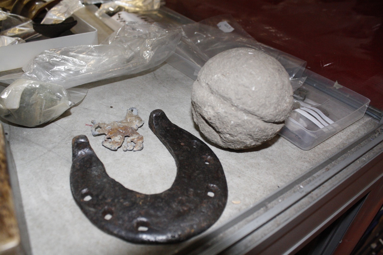 A quantity of collectable and medieval items to include a cannon ball, 9cm in diameter, brass - Image 4 of 4