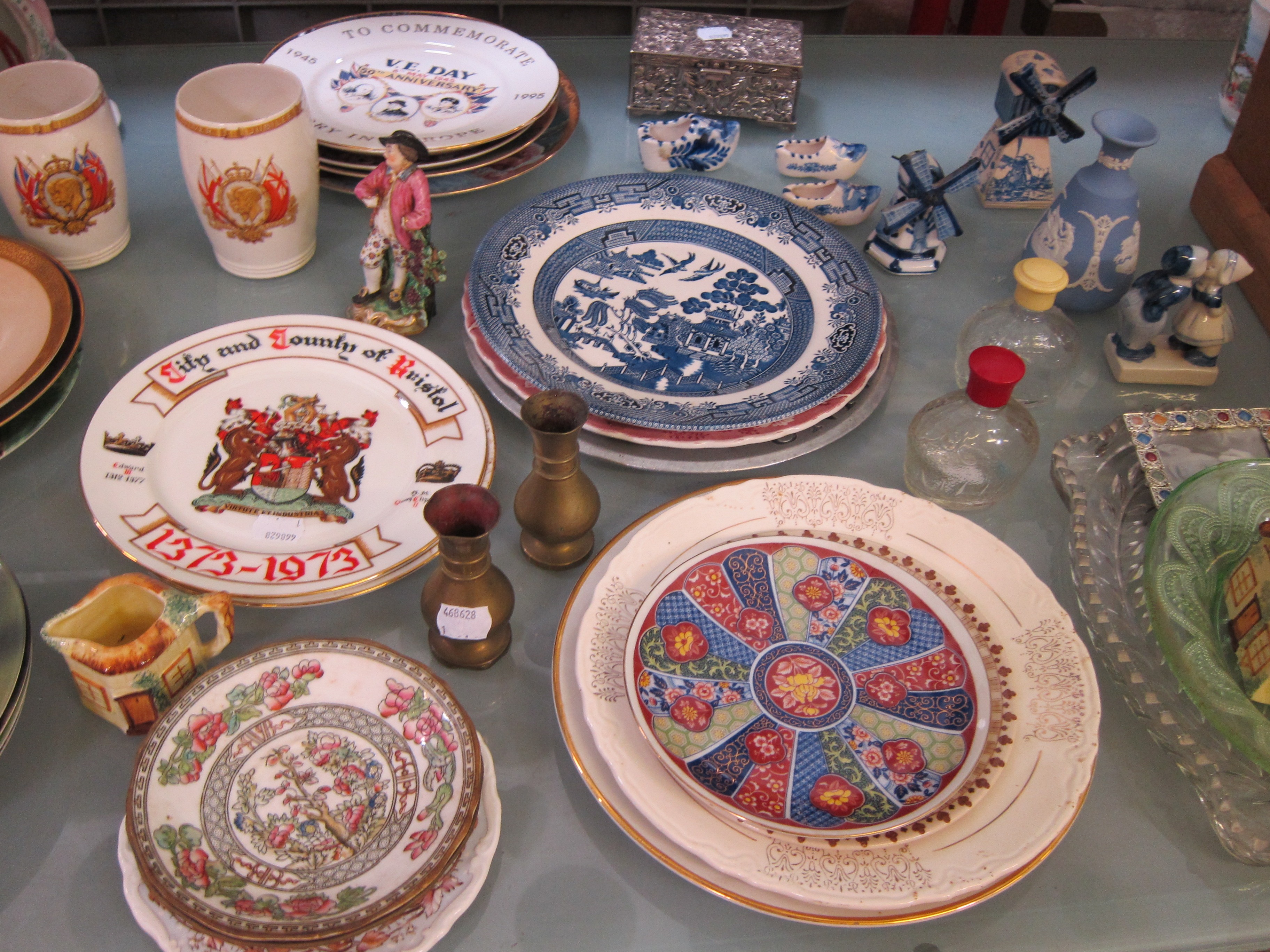 A quantity of collectors plates, a Mason's 'fruit basket' patterned tureen, commemorative ware, - Image 2 of 2
