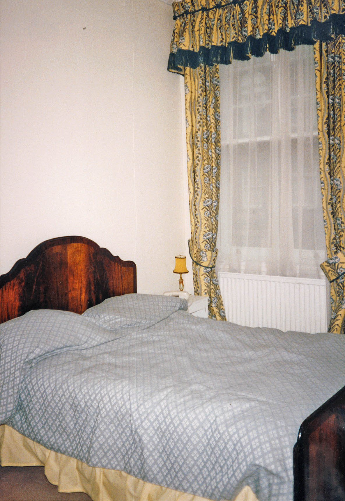 Two pairs of curtains, yellow ground with blue floral and lined decoration, lined and interlined, - Image 2 of 7