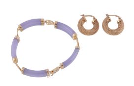 A 14 carat gold lavender jade bracelet,   the curved lavender jade batons with pierced Chinese