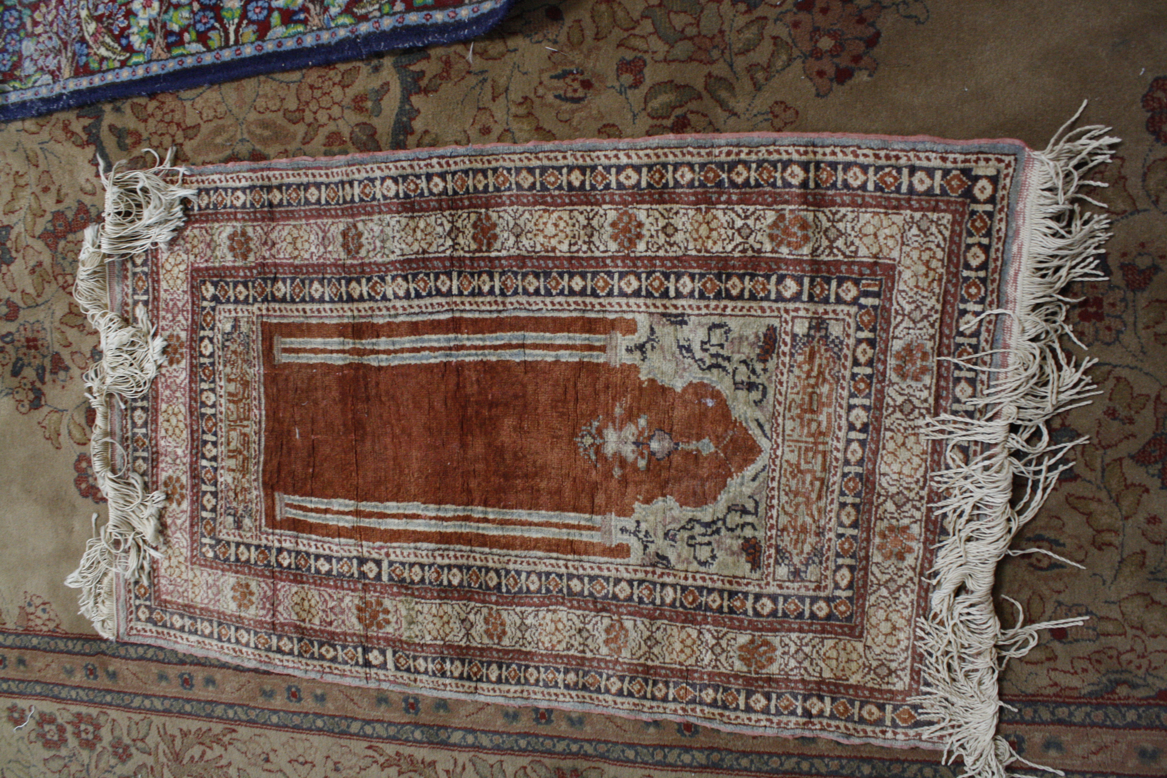 An Isfahan rug 101 x 70cm together with six further rugs - Image 4 of 10