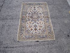 A Persian Kashan rug 171 x 101cm