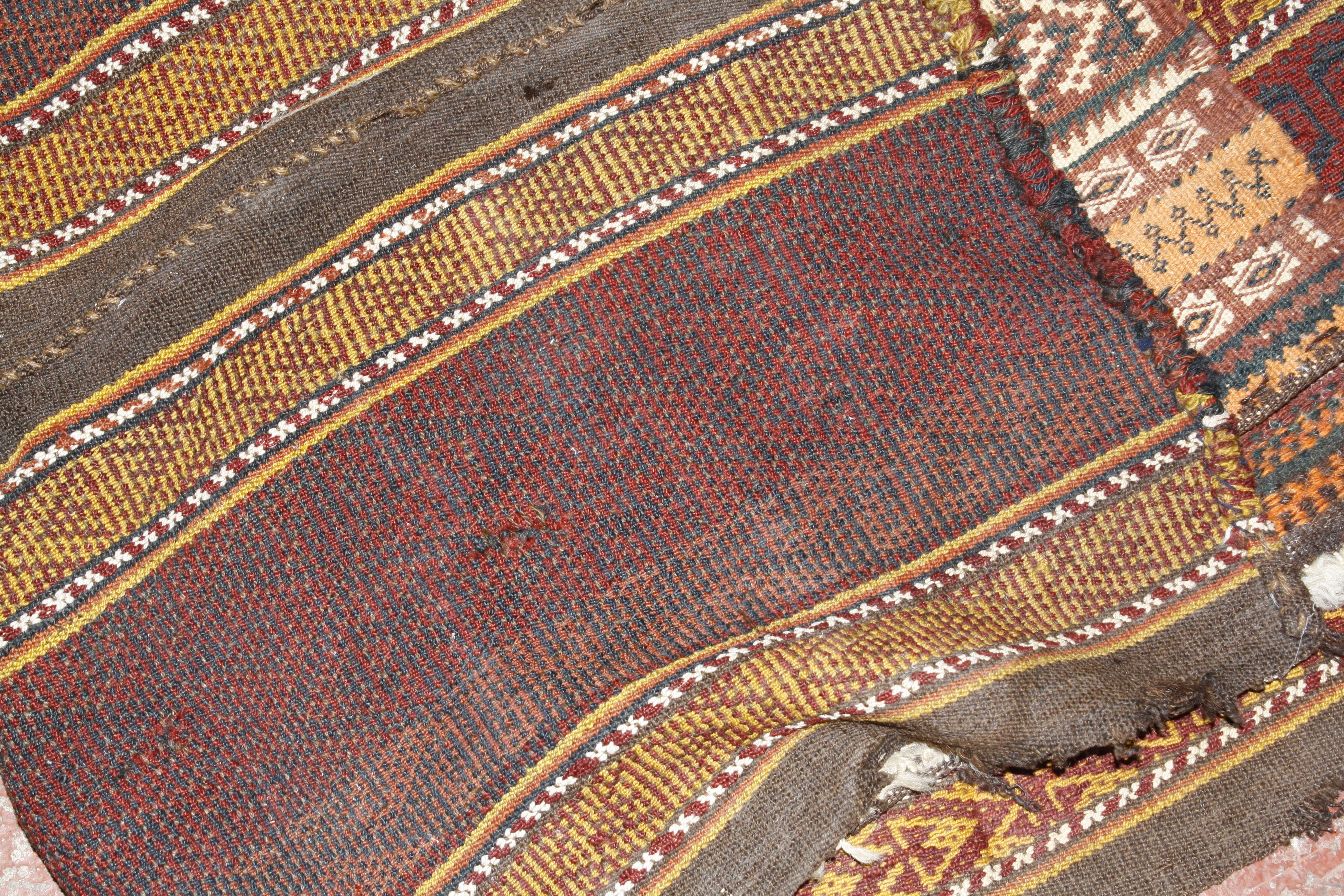 An Eastern rug and saddlebag - Image 2 of 2