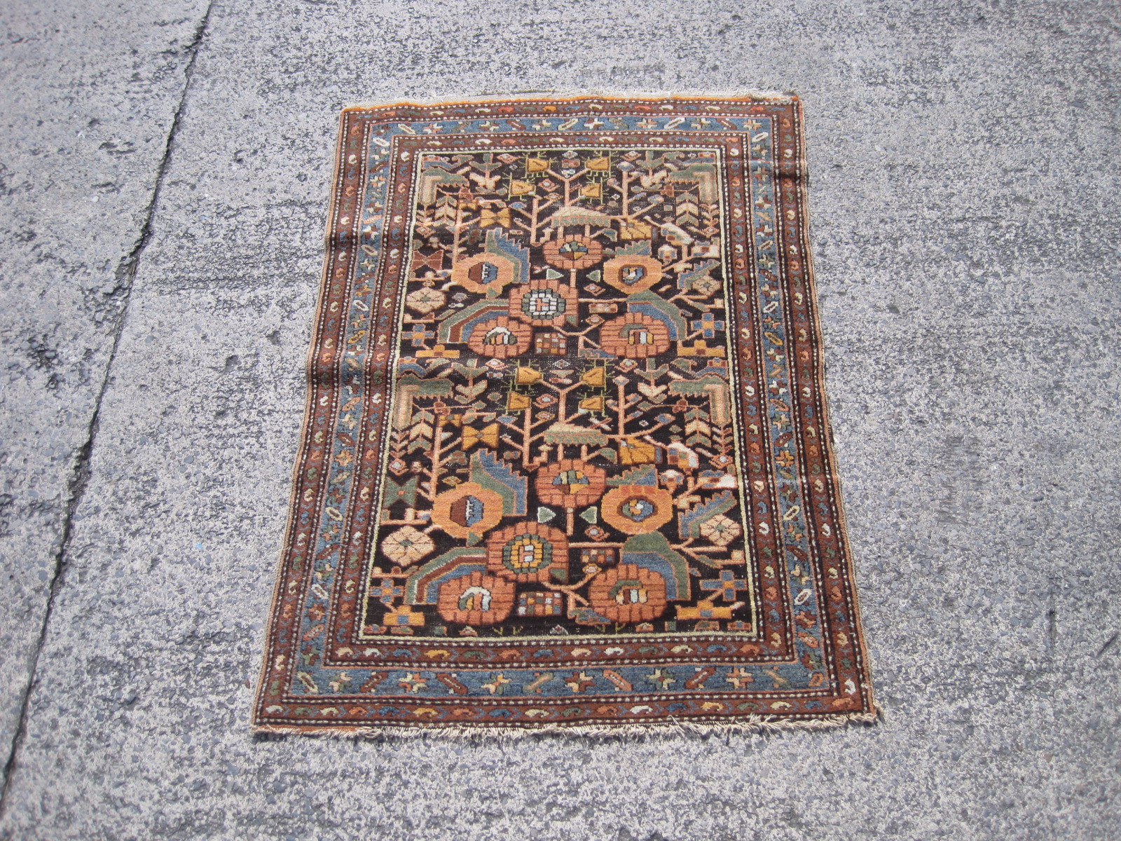 A Persian Toyserkan rug 148 x 101cm