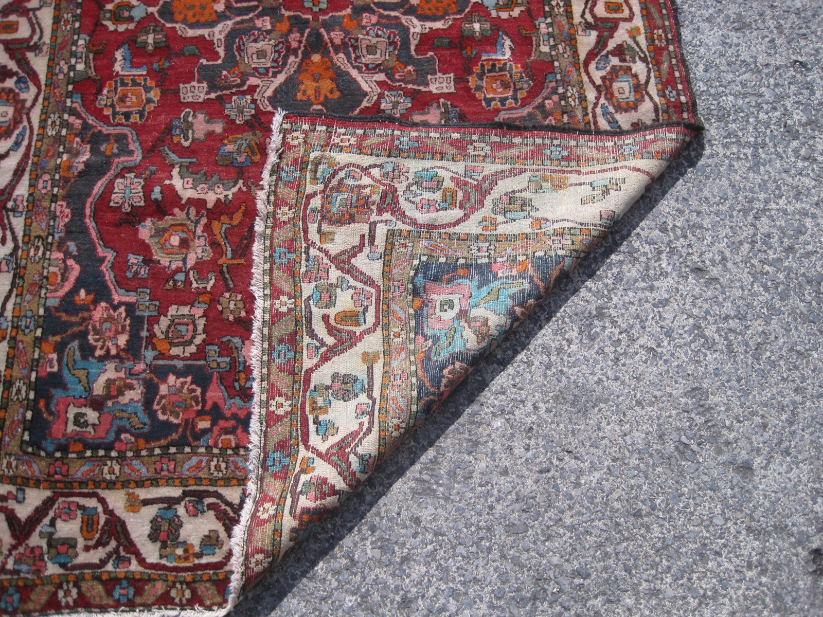 A Persian Isfahan rug 211 x 132cm - Image 2 of 2