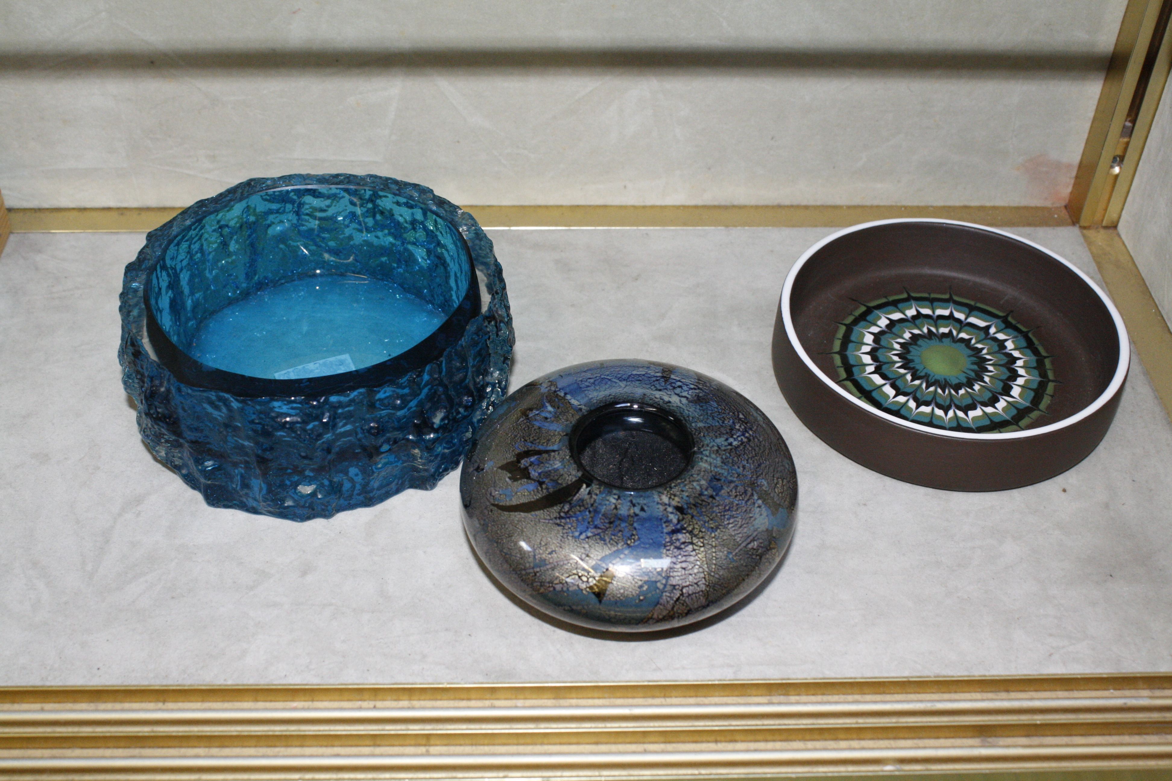 A Whitefriars circular dish, a Hornsea dish and 20th Century glass vase (3)