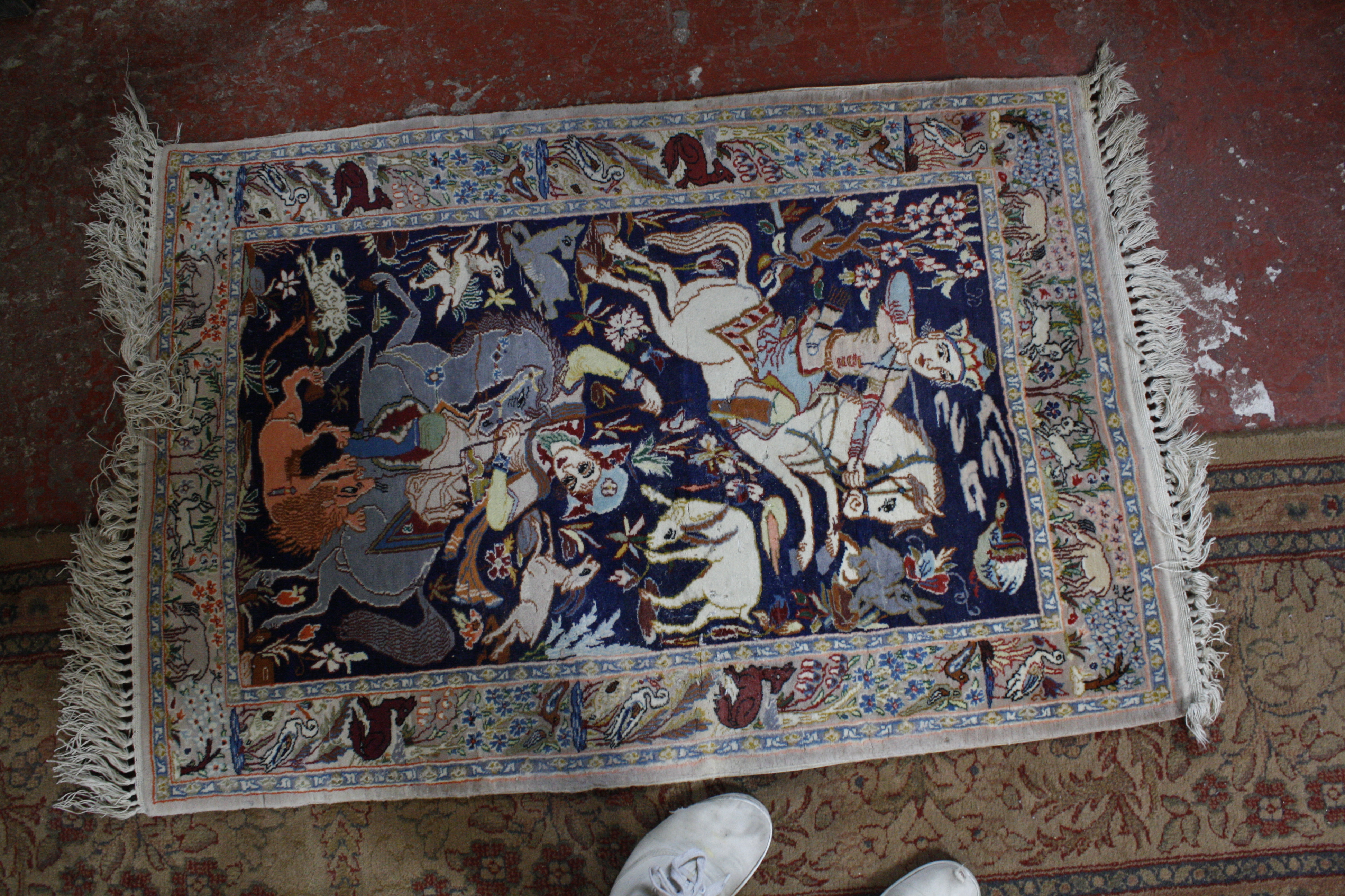 An Isfahan rug 101 x 70cm together with six further rugs - Image 7 of 10