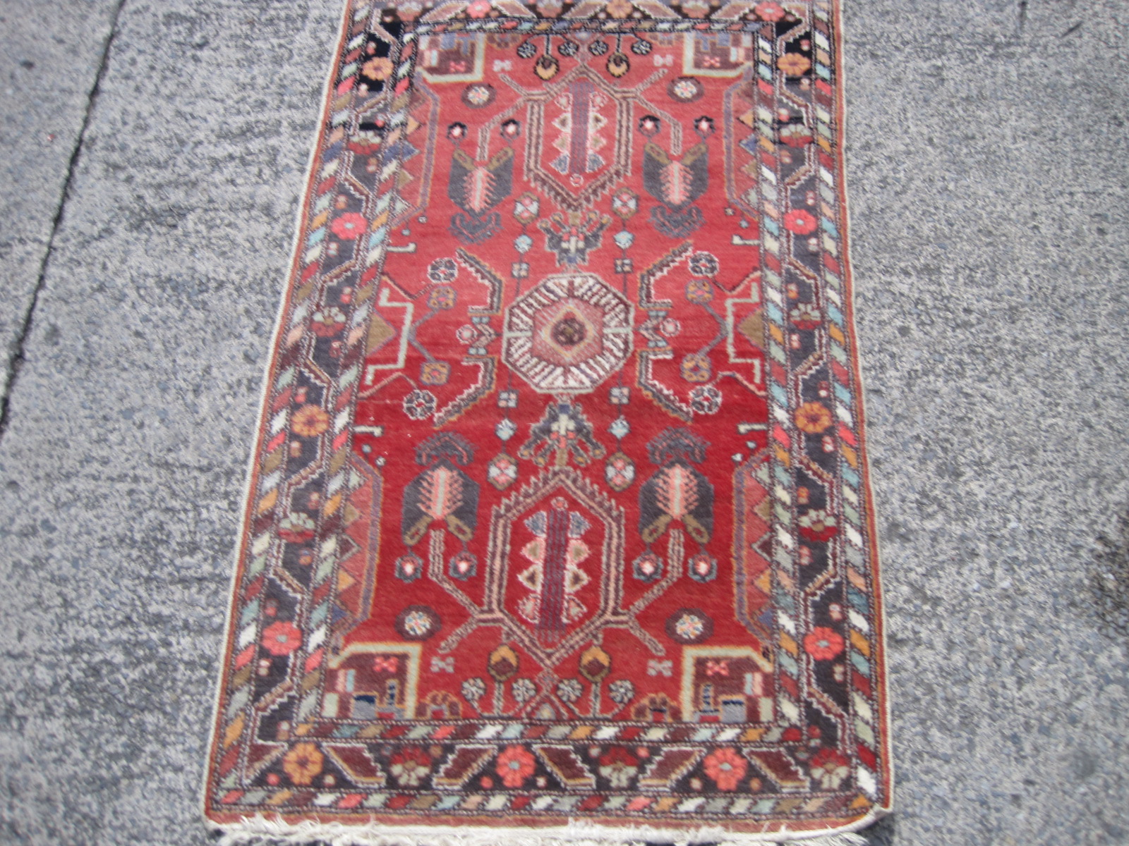 A Persian Brojerd rug 152 x 94cm