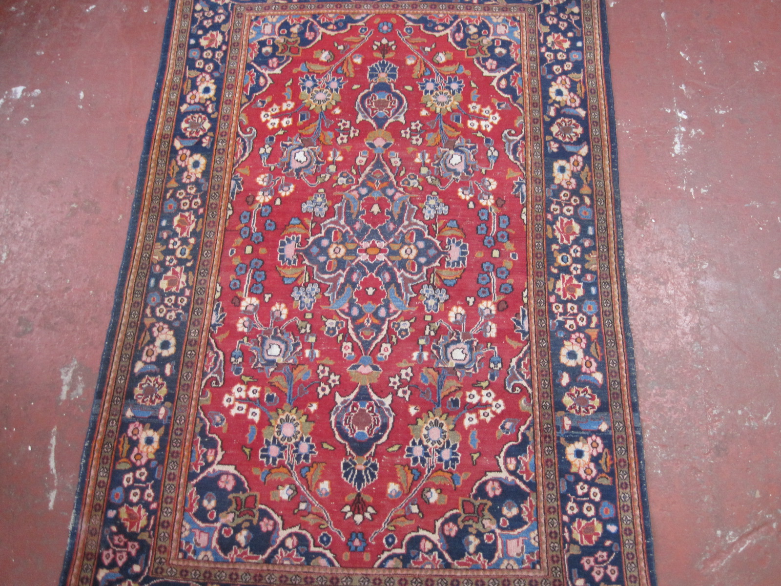 A Persian Kashan rug 203 x 125cm