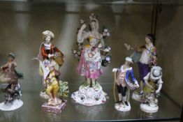 Assorted continental porcelain figures and other porcelain models -18