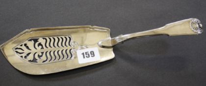 A George III silver fiddle and shell fish slice, Edinburgh 1815